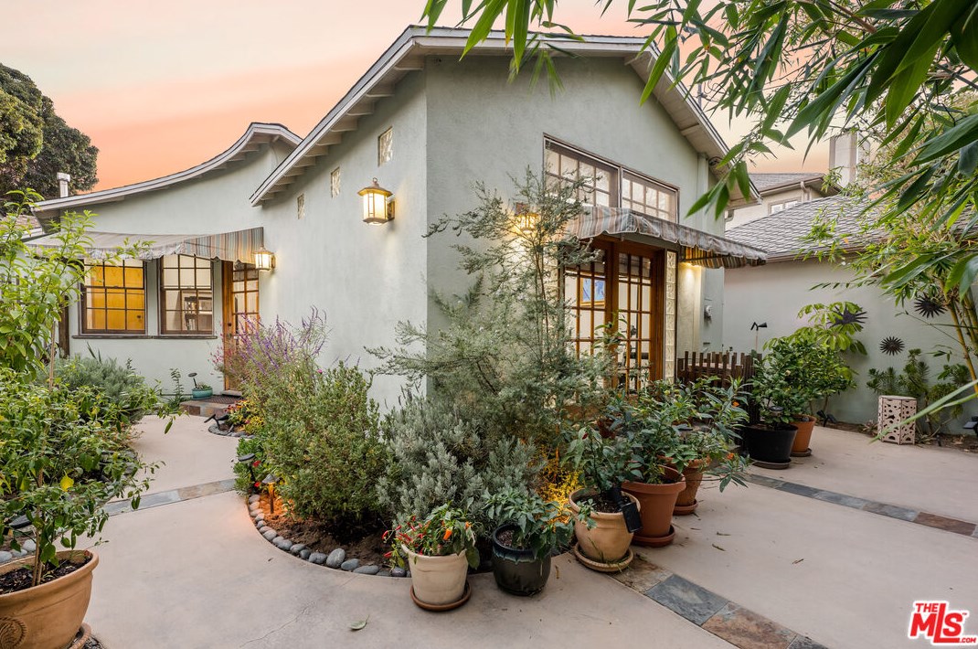 8116 Rayford Dr, Los Angeles CA  90045-2426 exterior