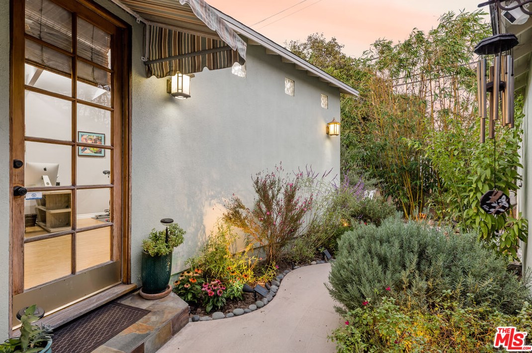 8116 Rayford Dr, Los Angeles CA  90045-2426 exterior