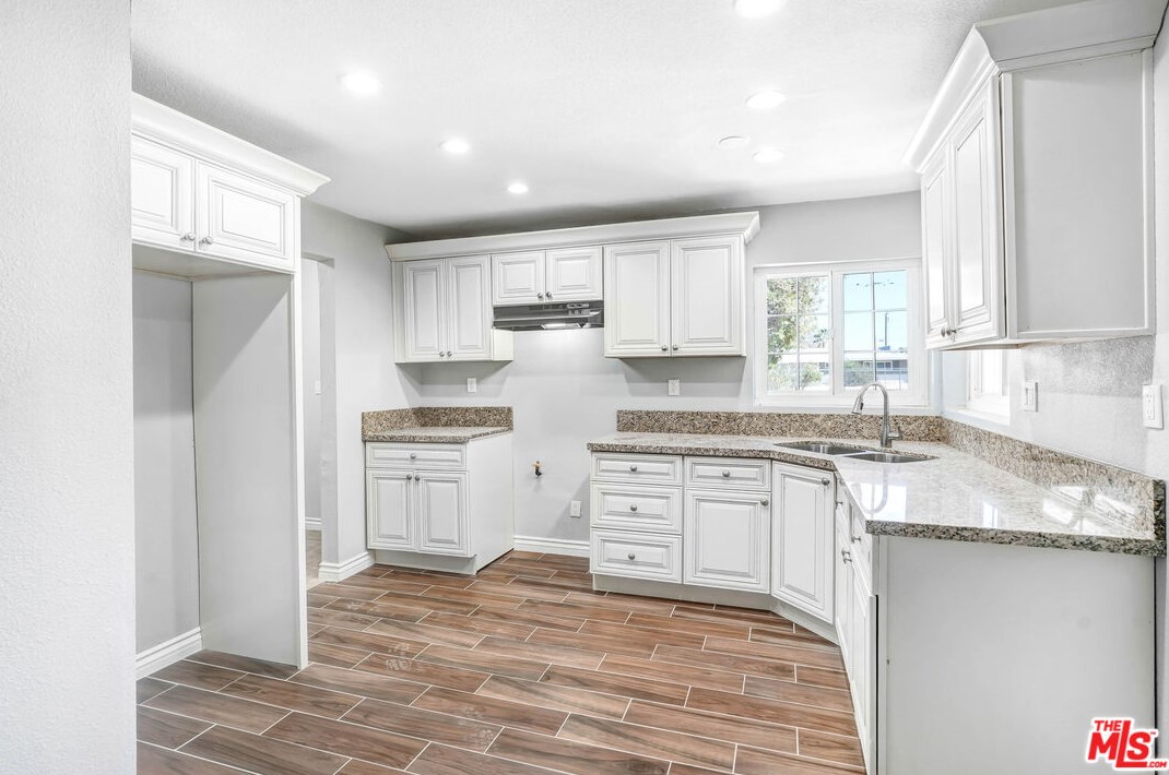 12960 Osage Rd, Apple Valley CA  92308-6508 exterior