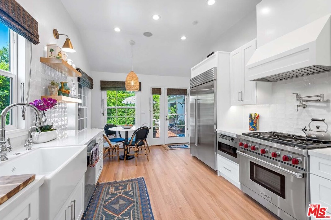 10455 Lindbrook Dr, Los Angeles CA  90024-3331 exterior