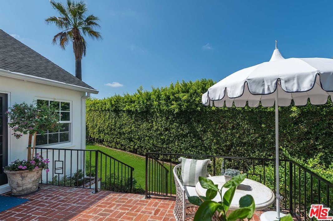 10455 Lindbrook Dr, Los Angeles CA  90024-3331 exterior