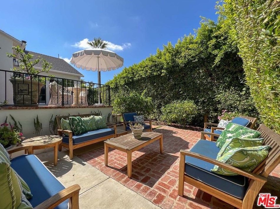 10455 Lindbrook Dr, Los Angeles CA  90024-3331 exterior