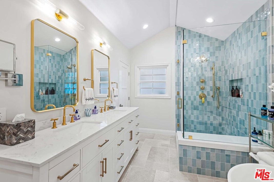 10455 Lindbrook Dr, Los Angeles CA  90024-3331 exterior