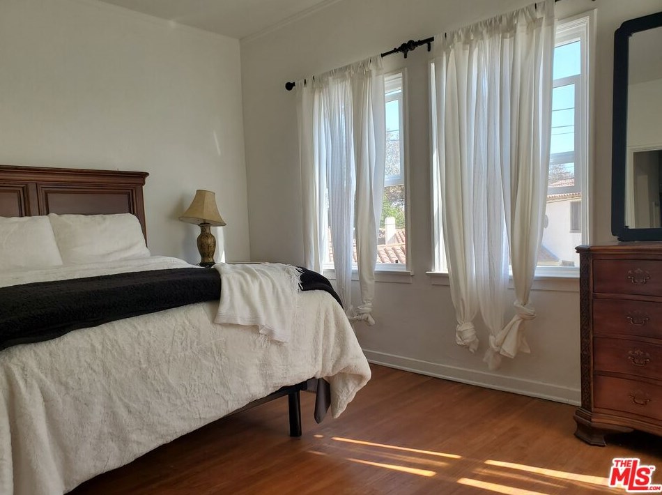 4250 Garthwaite Ave, Los Angeles CA  90008-5249 exterior