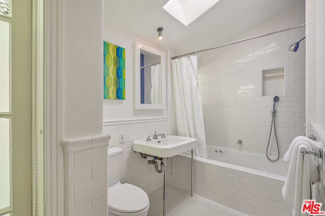 1822 Courtney Ter, Los Angeles CA  90046-2106 exterior
