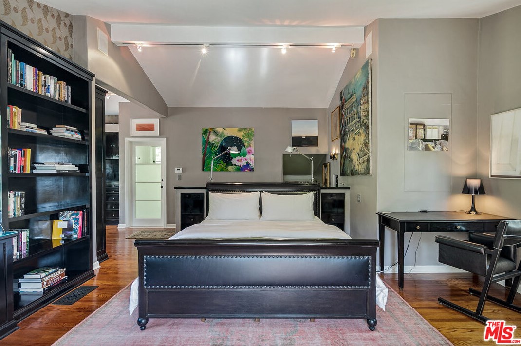 1822 Courtney Ter, Los Angeles CA  90046-2106 exterior