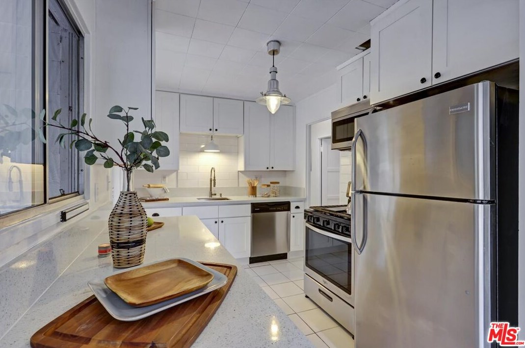3411 Barrington Ave, Los Angeles CA  90049-4432 exterior