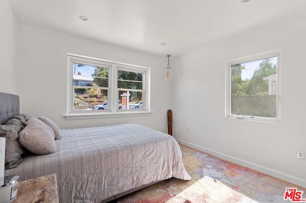 1821 Dunsmuir Ave, Los Angeles CA  90019-5228 exterior