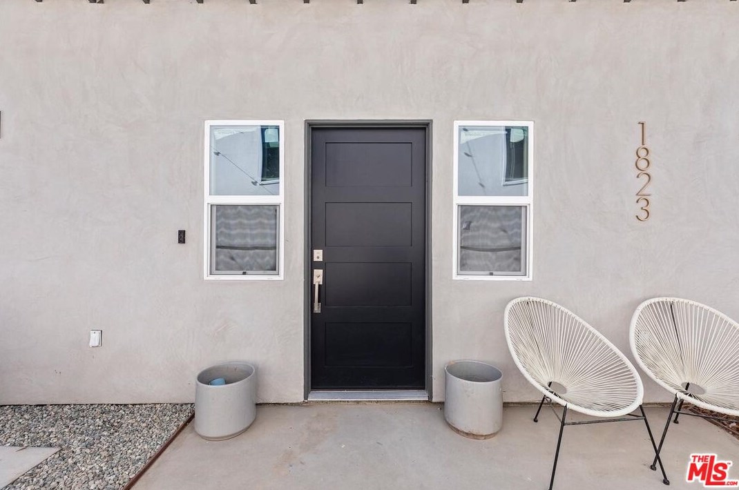 1821 Dunsmuir Ave, Los Angeles CA  90019-5228 exterior
