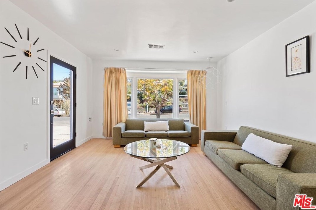 1821 Dunsmuir Ave, Los Angeles CA  90019-5228 exterior