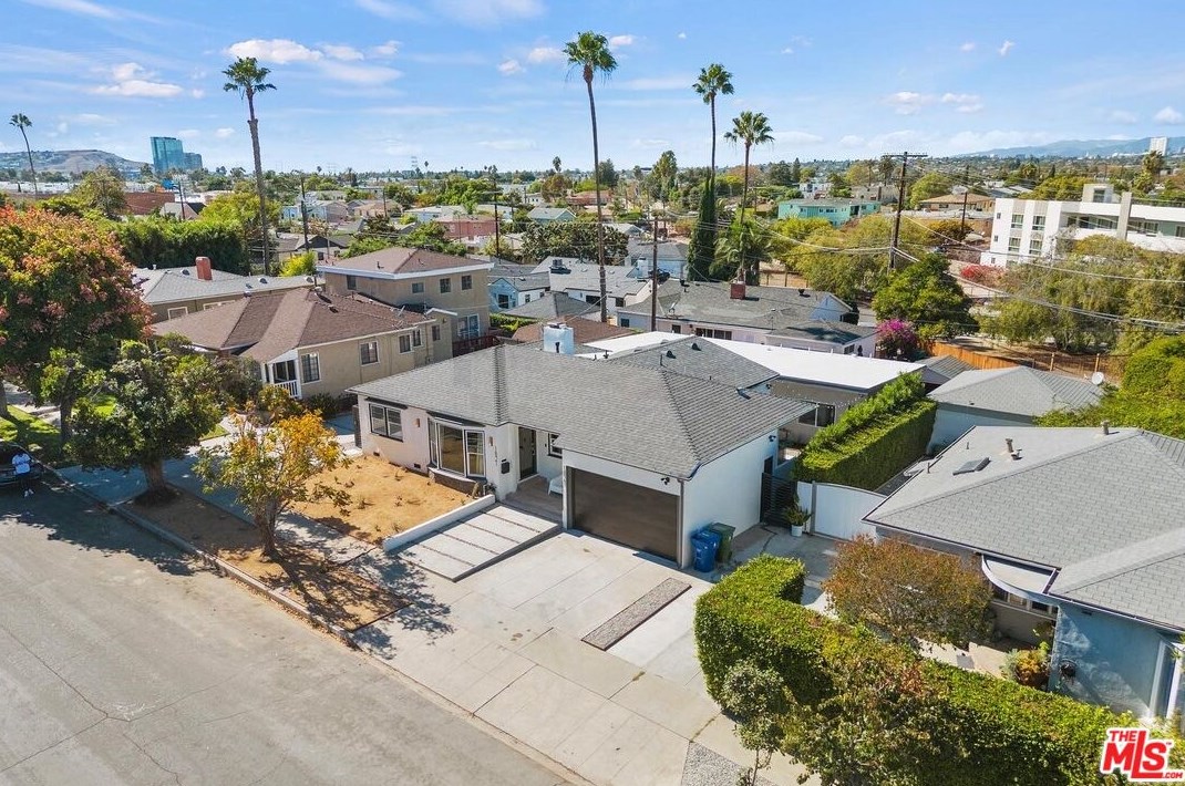 1821 Dunsmuir Ave, Los Angeles CA  90019-5228 exterior