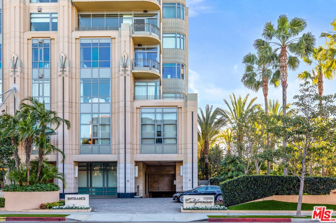 10800 Wilshire Blvd, Los Angeles CA  90024-4203 exterior