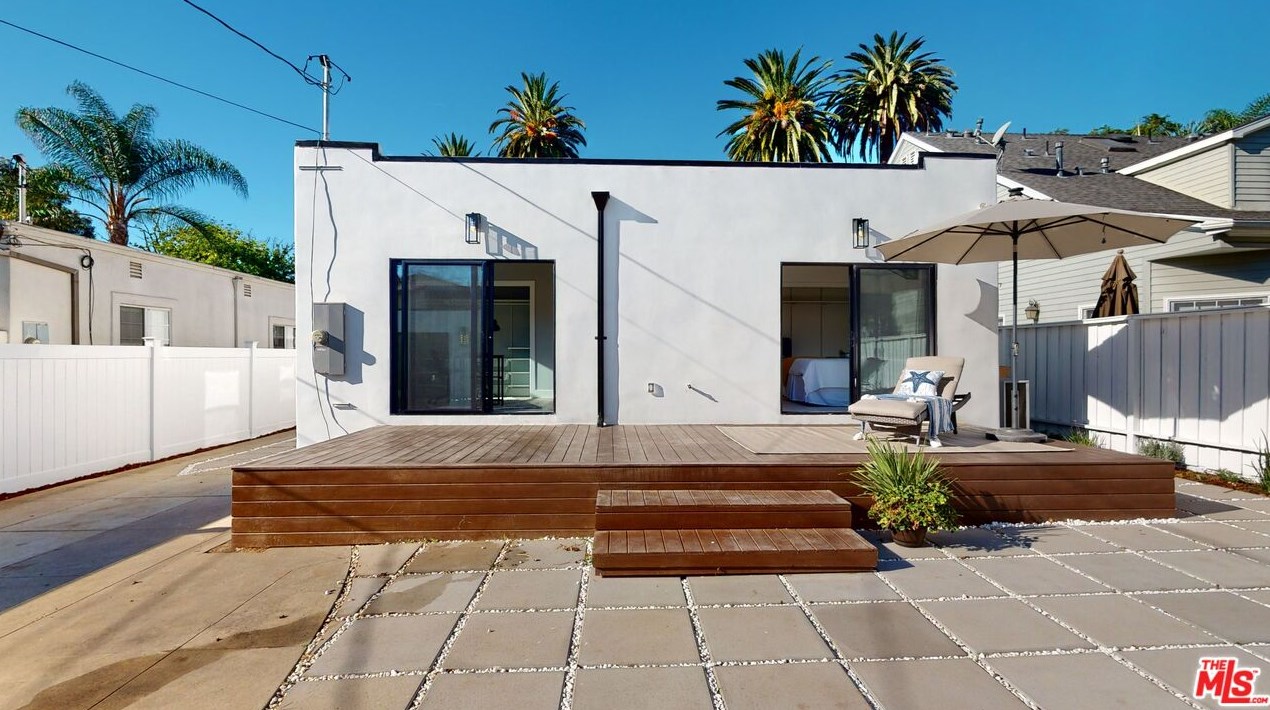 2118 Glendon Ave, Los Angeles CA  90025-6326 exterior
