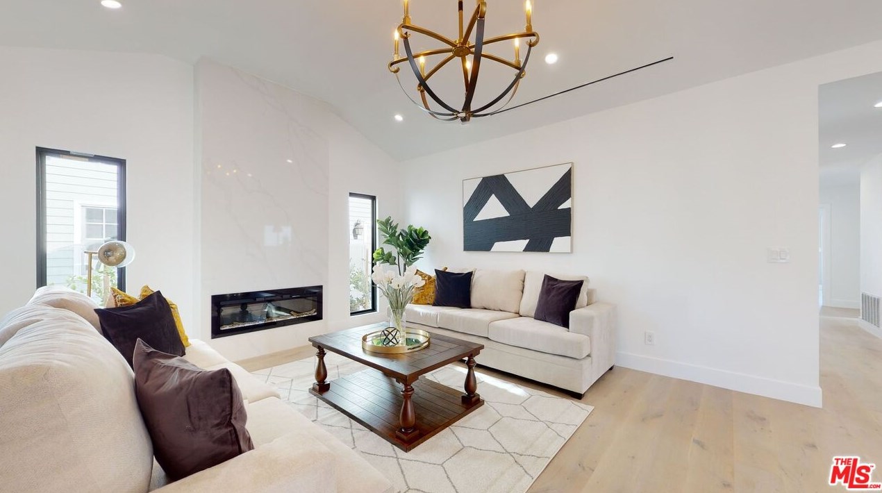 2118 Glendon Ave, Los Angeles CA  90025-6326 exterior