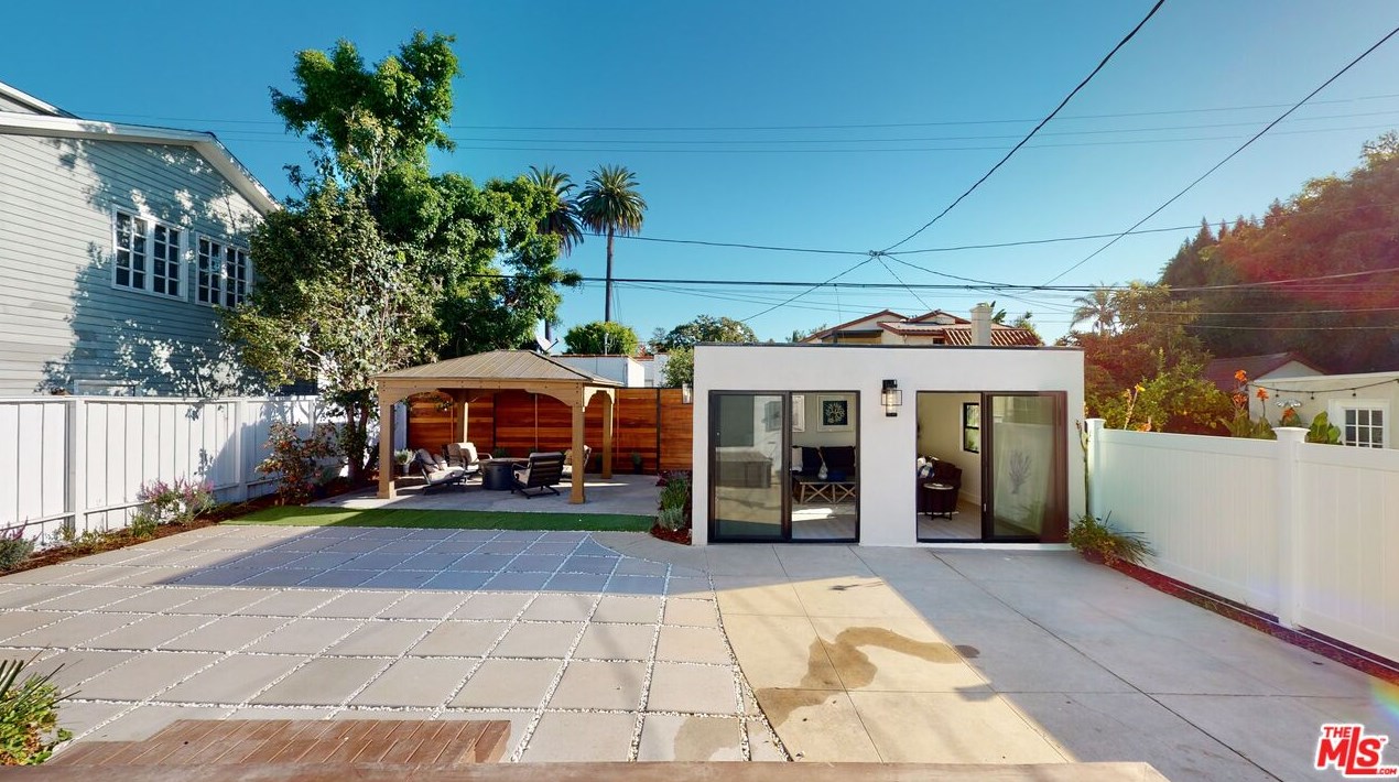 2118 Glendon Ave, Los Angeles CA  90025-6326 exterior