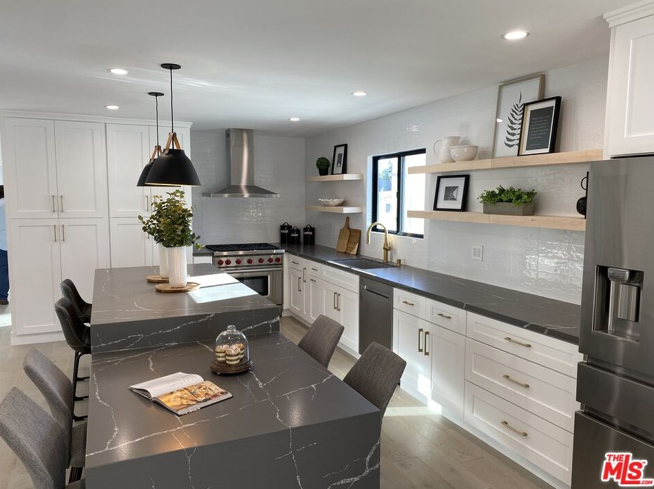 2118 Glendon Ave, Los Angeles CA  90025-6326 exterior