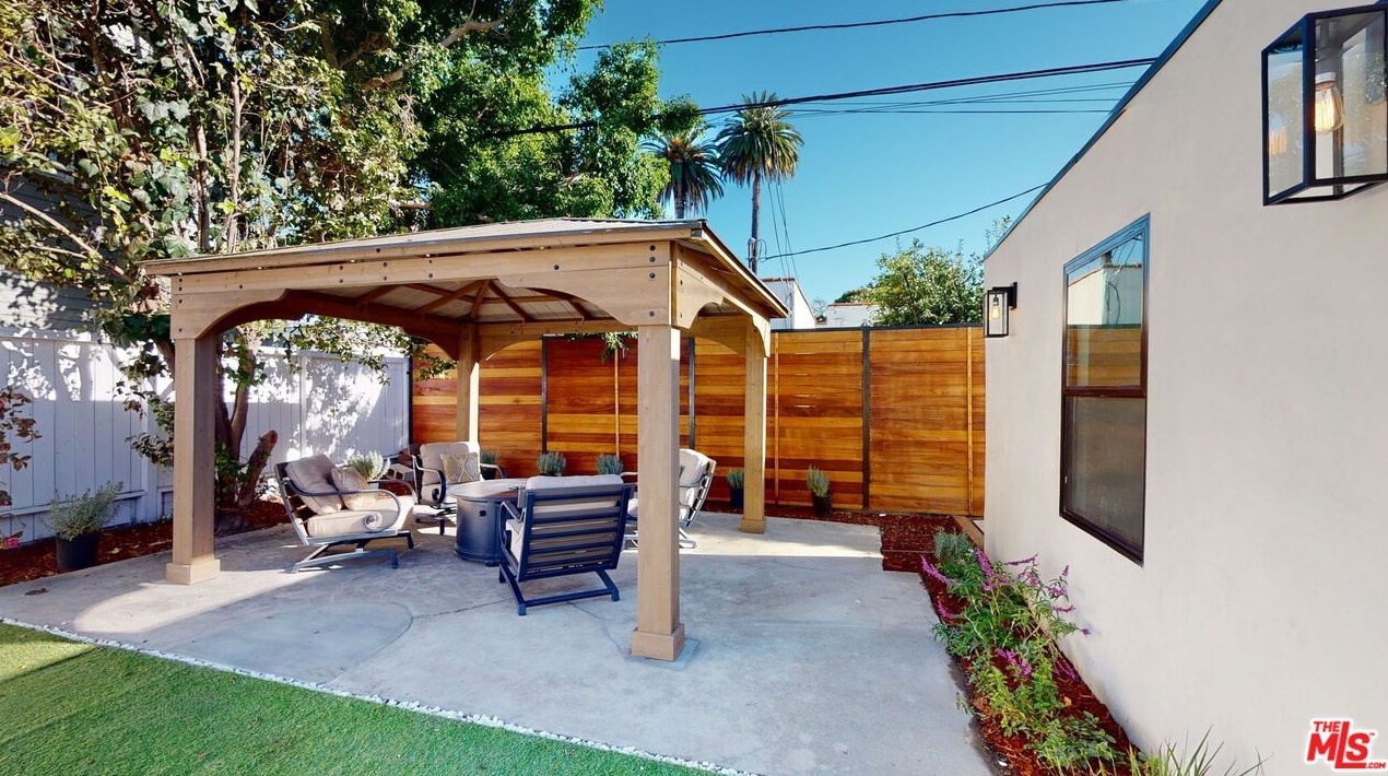 2118 Glendon Ave, Los Angeles CA  90025-6326 exterior