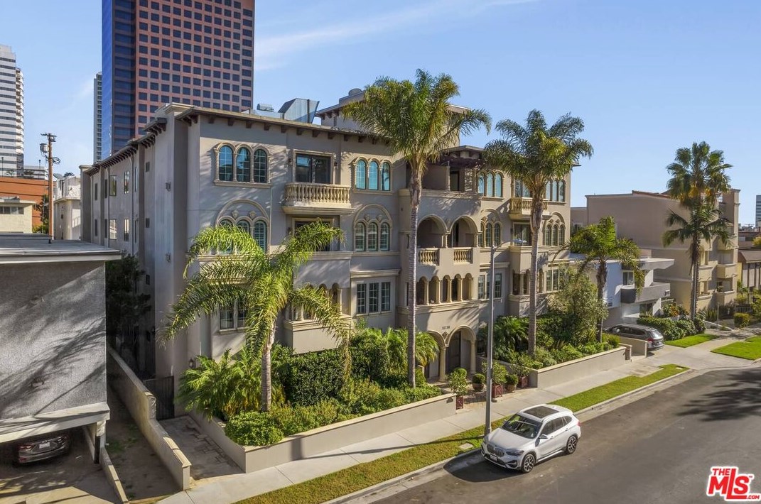11738 Kiowa Ave, Los Angeles CA  90049-3148 exterior
