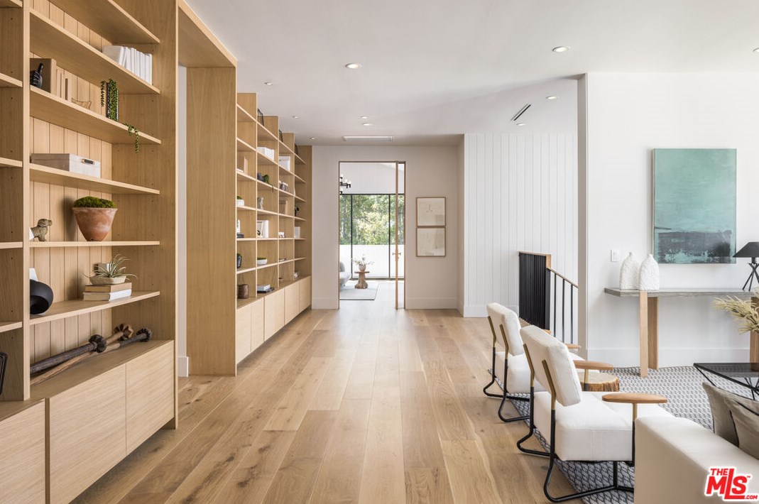 417 Kenter Ave, Los Angeles CA  90049-1932 exterior