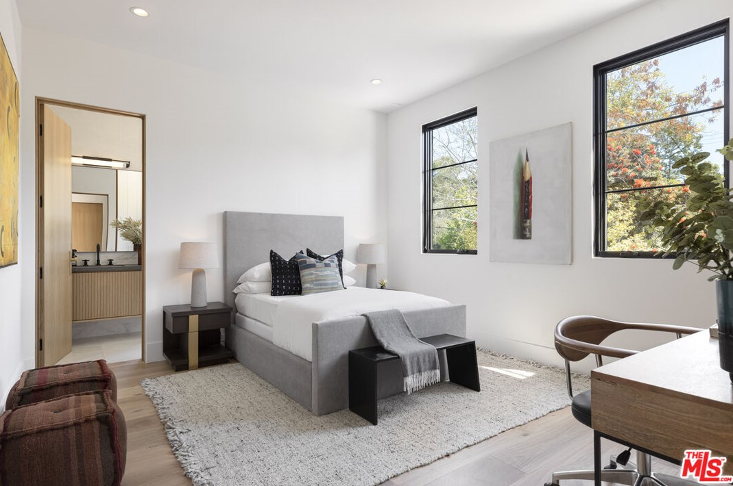 417 Kenter Ave, Los Angeles CA  90049-1932 exterior