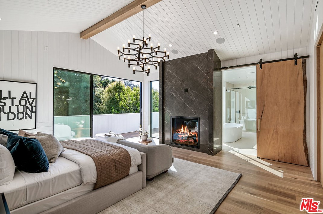 417 Kenter Ave, Los Angeles CA  90049-1932 exterior