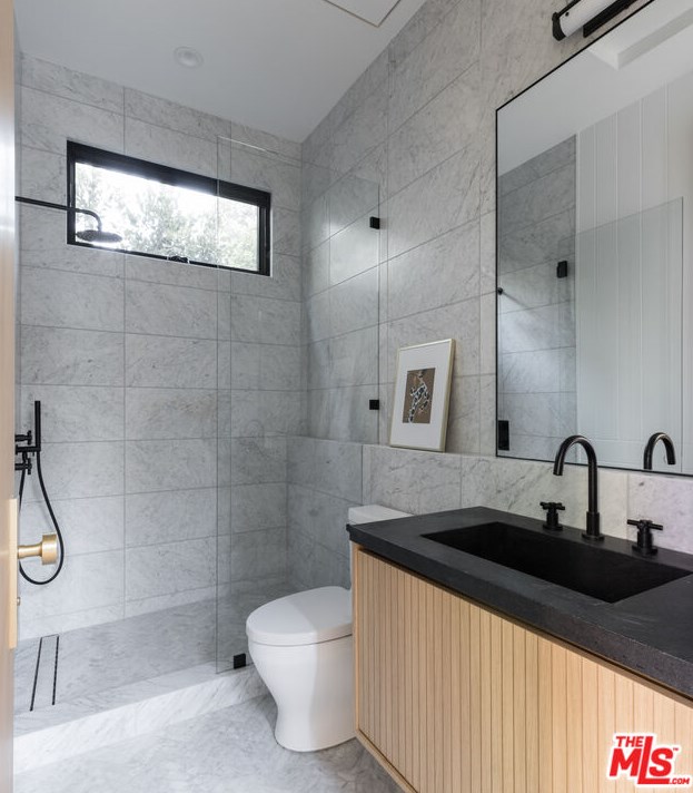 417 Kenter Ave, Los Angeles CA  90049-1932 exterior