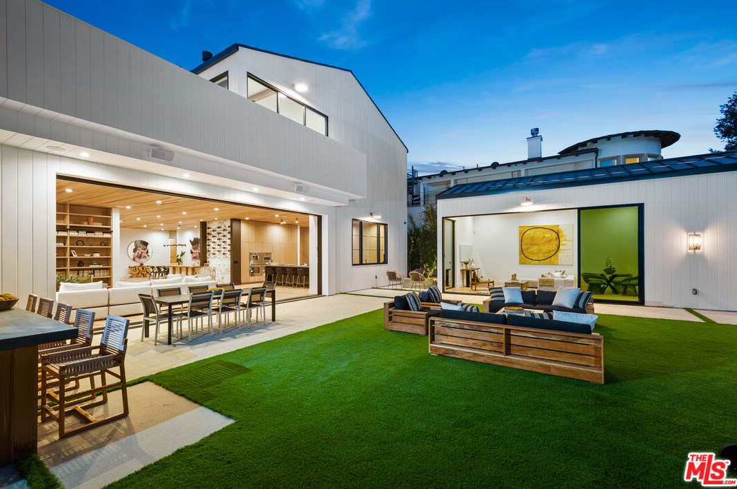 417 Kenter Ave, Los Angeles CA  90049-1932 exterior