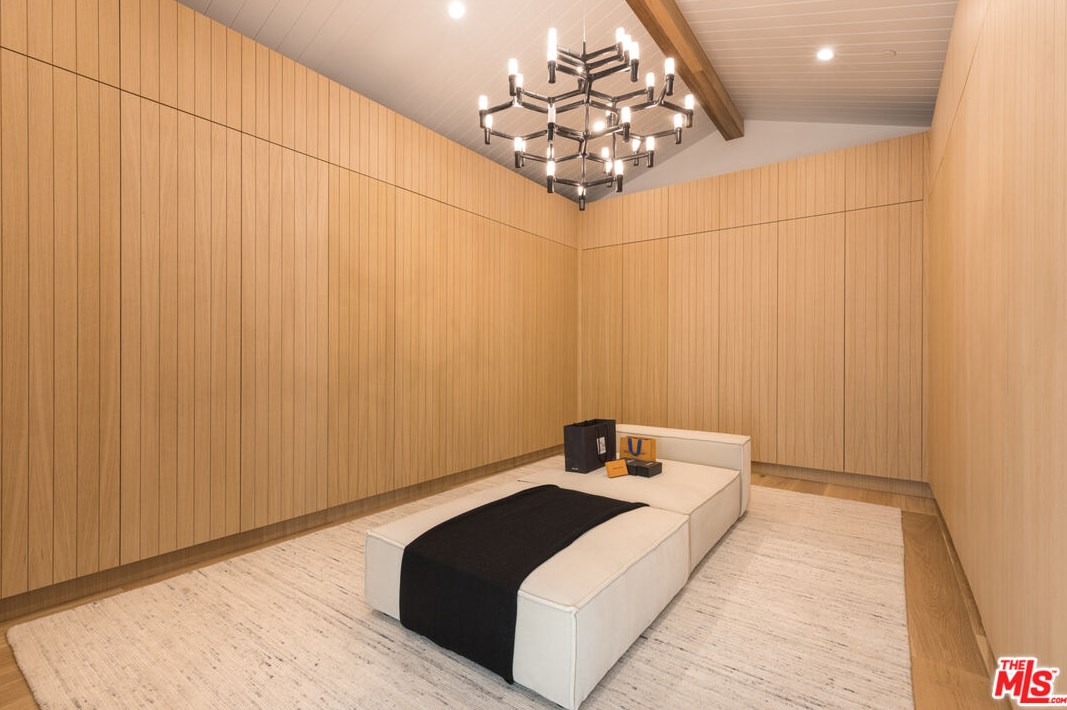 417 Kenter Ave, Los Angeles CA  90049-1932 exterior