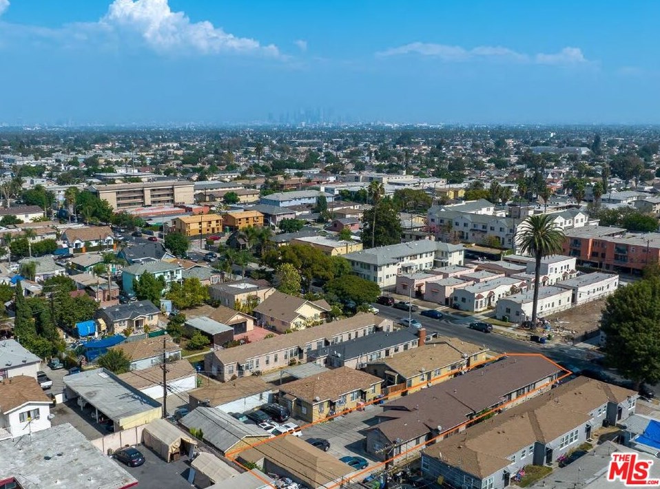 6401 11th Ave, Los Angeles CA  90043-4052 exterior