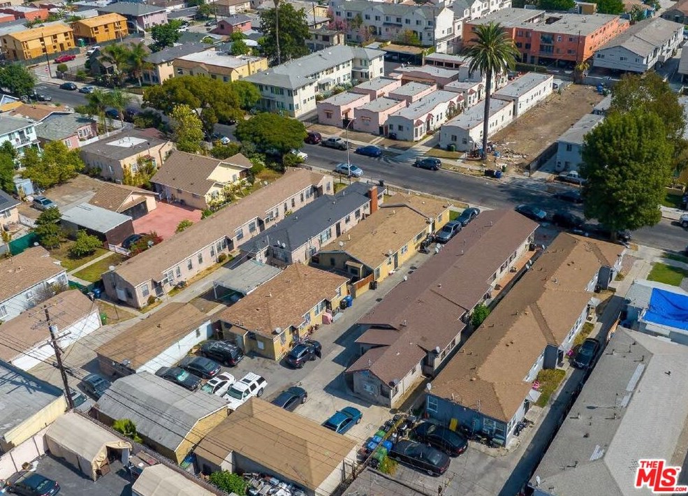 6401 11th Ave, Los Angeles CA  90043-4052 exterior