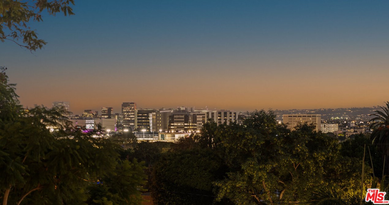 9000 Cynthia St, Los Angeles CA  90069-4852 exterior