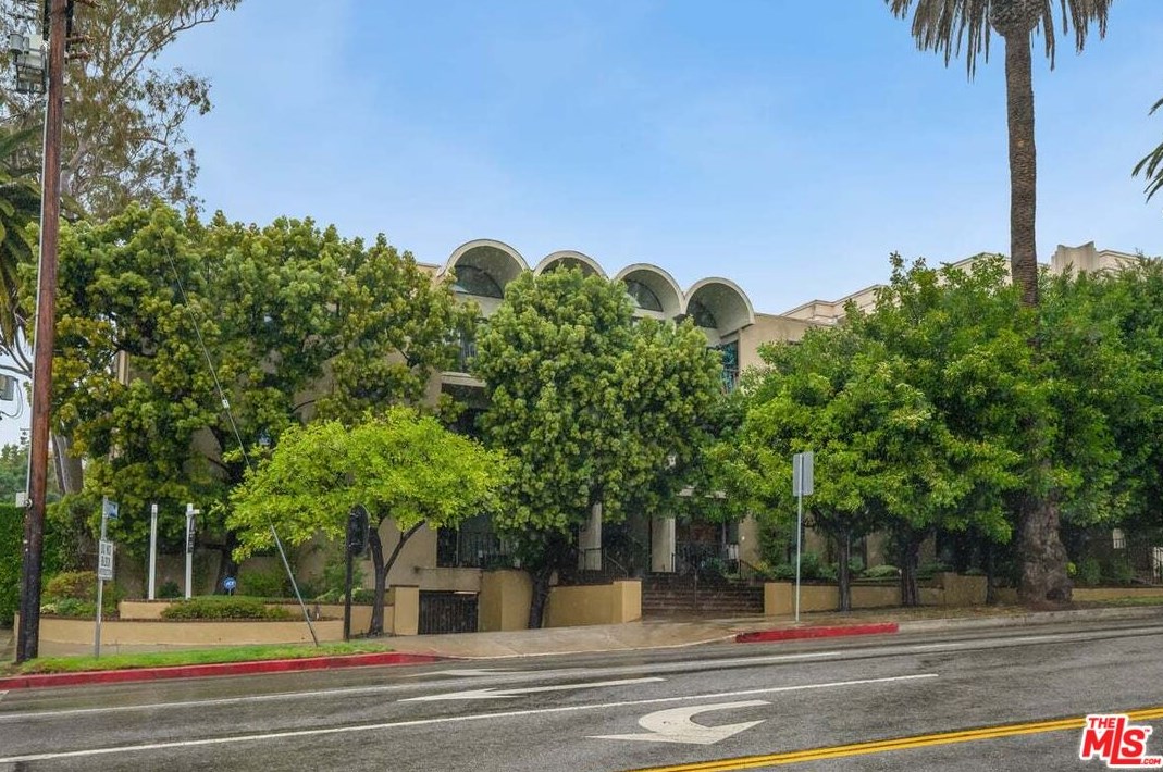 11789 Montana Ave, Los Angeles CA  90049-6711 exterior