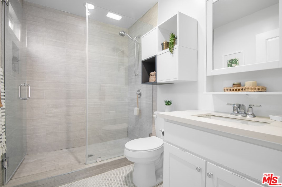 7722 Midfield Ave, Los Angeles CA  90045-3236 exterior