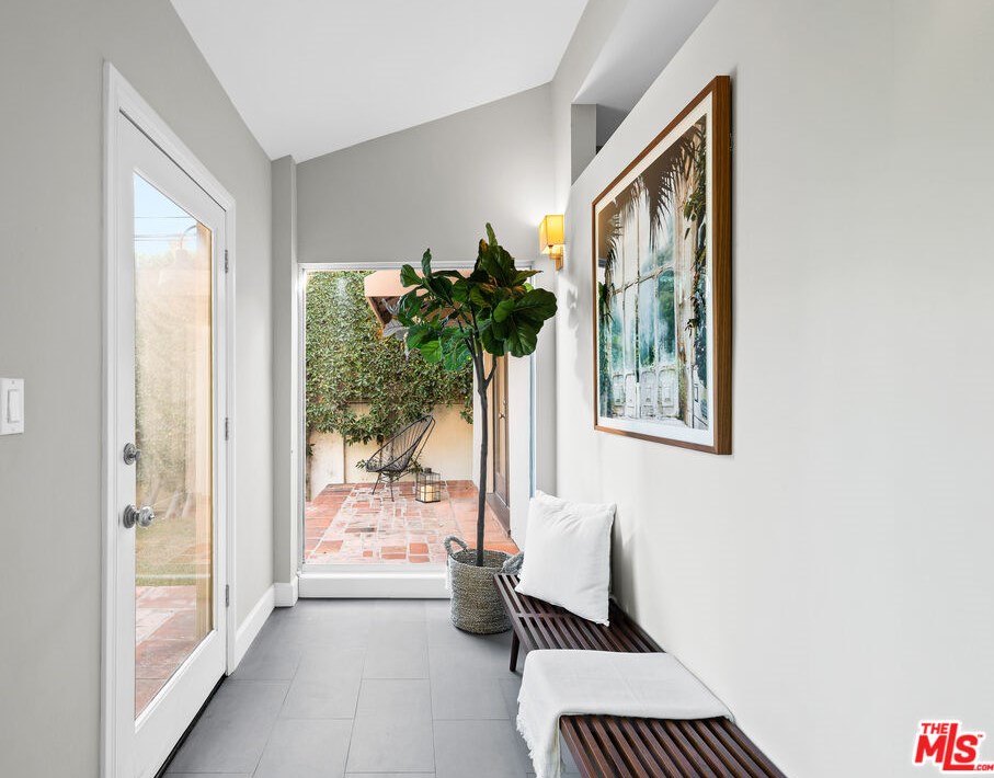 715 Spaulding Ave, Los Angeles CA  90046-7421 exterior
