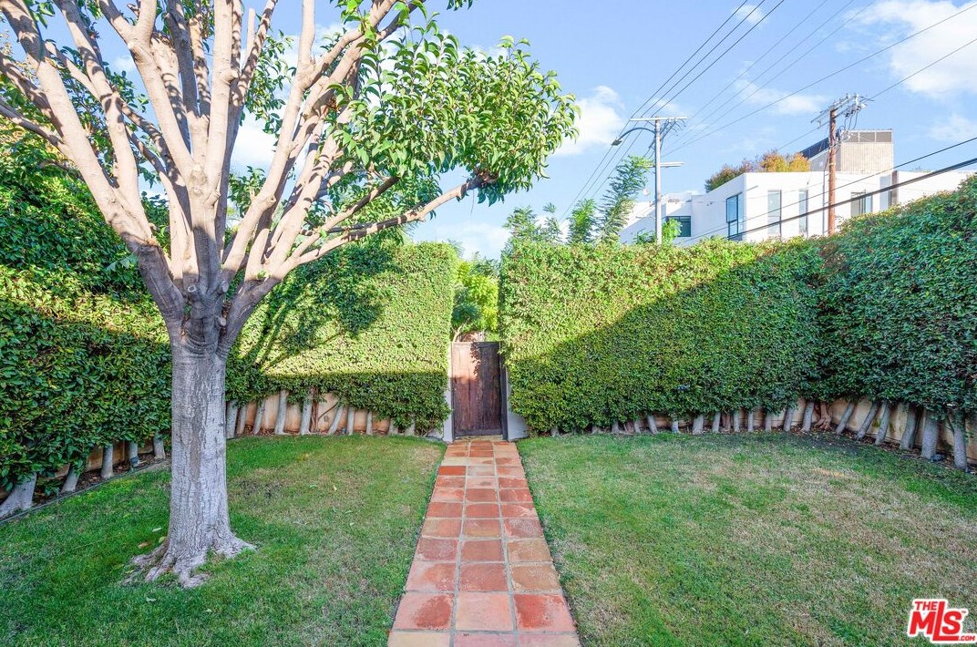 715 Spaulding Ave, Los Angeles CA  90046-7421 exterior