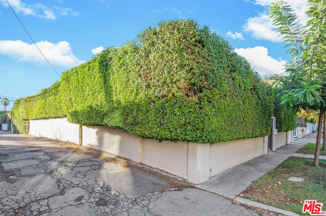 715 Spaulding Ave, Los Angeles CA  90046-7421 exterior