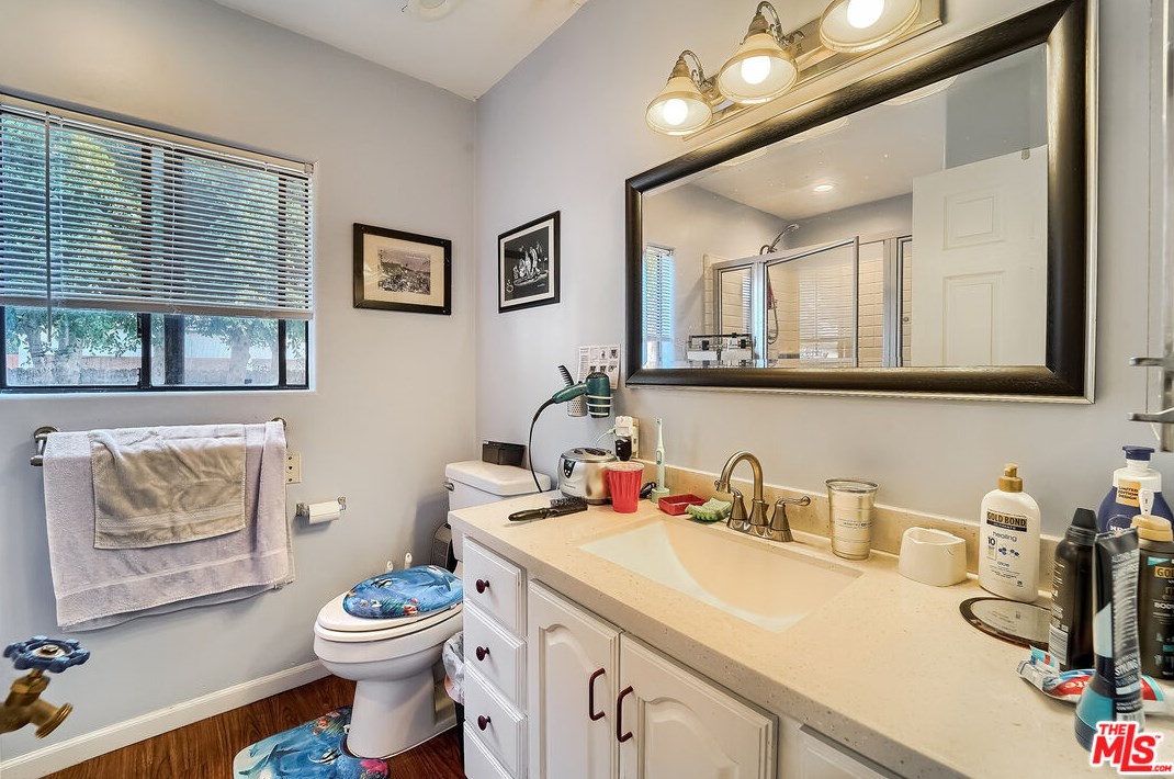 4034 Colonial Ave, Los Angeles CA  90066-4910 exterior