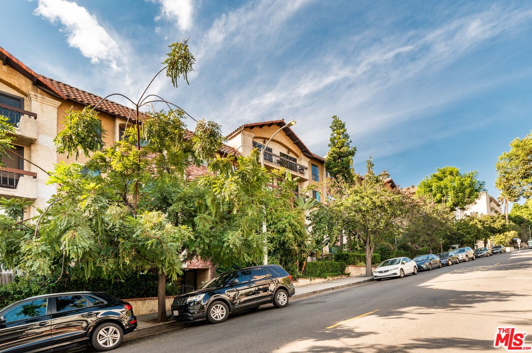 1735 Fuller Ave, Los Angeles CA  90046-8410 exterior