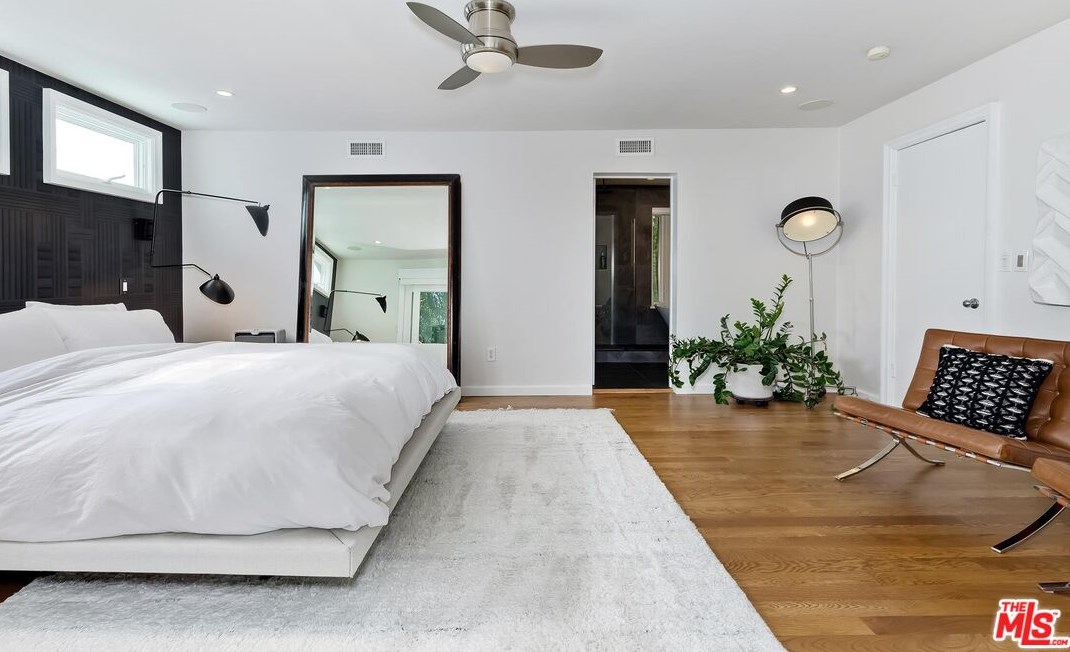 7339 Caverna Dr, Los Angeles CA  90068-2021 exterior