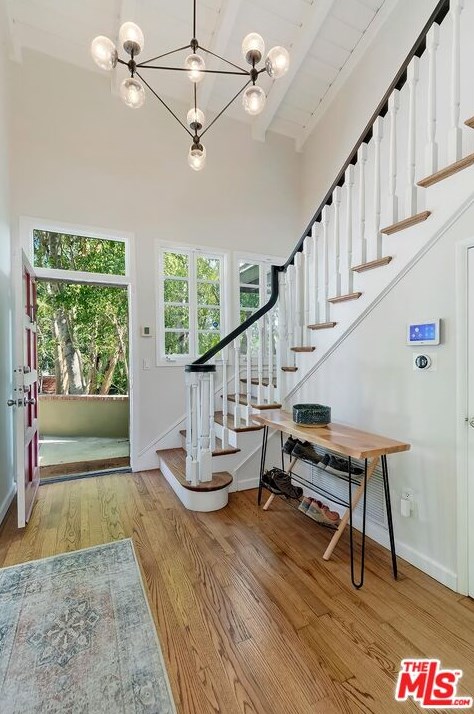 7339 Caverna Dr, Los Angeles CA  90068-2021 exterior