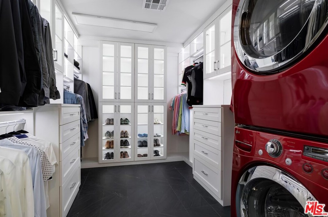 7339 Caverna Dr, Los Angeles CA  90068-2021 exterior