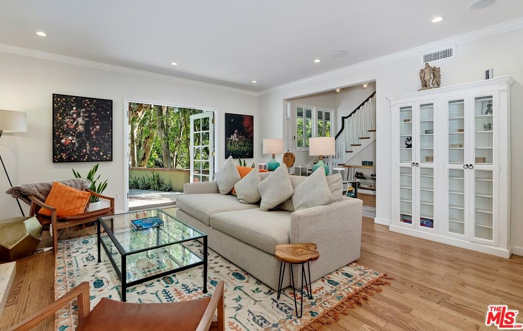 7339 Caverna Dr, Los Angeles CA  90068-2021 exterior