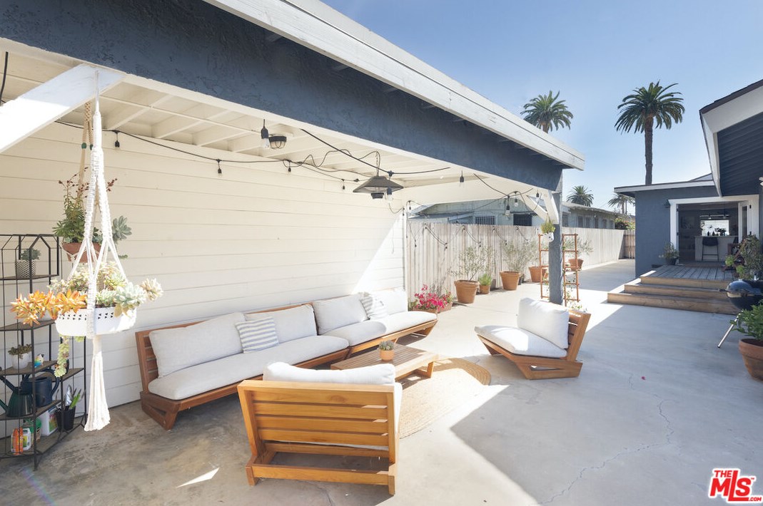 1727 39th Pl, Los Angeles CA  90062-1339 exterior