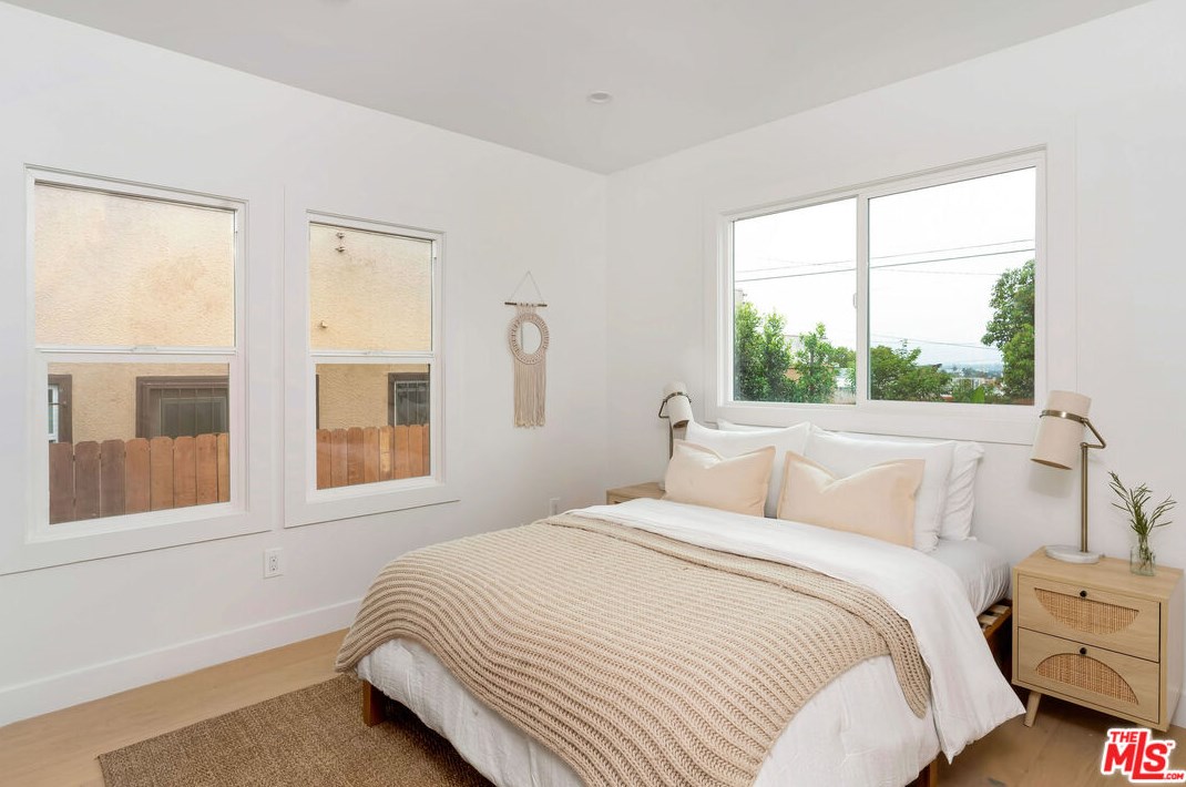2041 Palm Grove Ave, Los Angeles CA  90016-1631 exterior