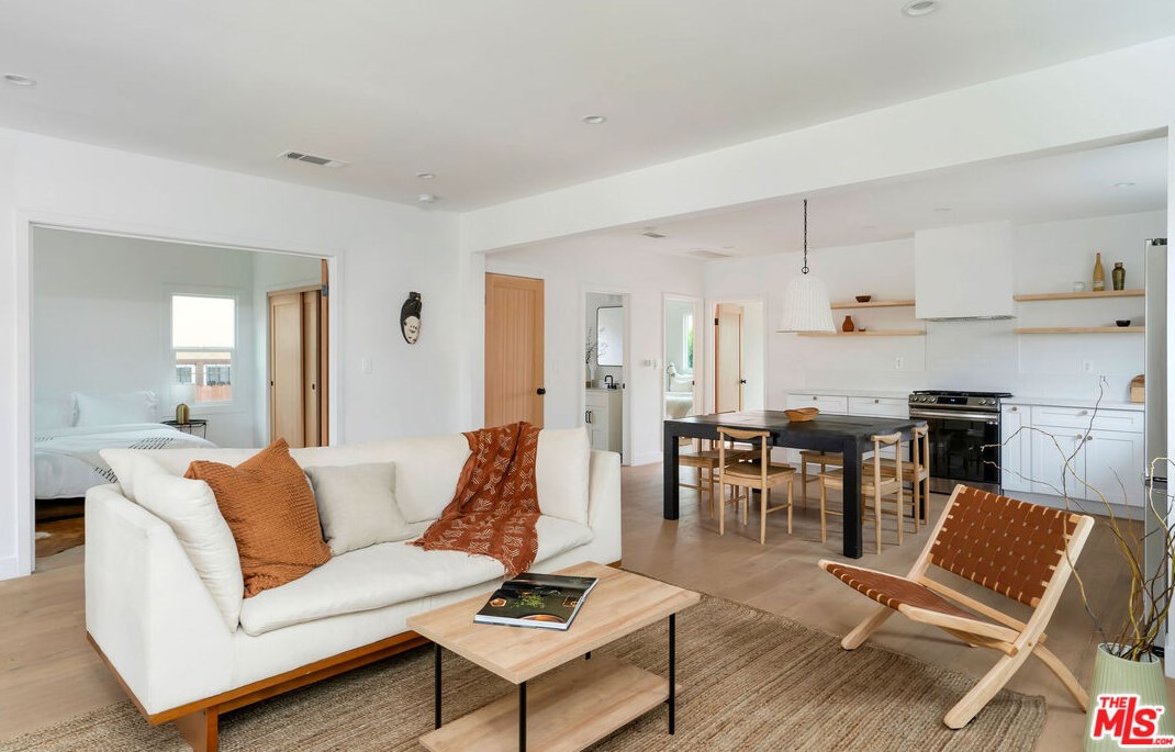 2041 Palm Grove Ave, Los Angeles CA  90016-1631 exterior