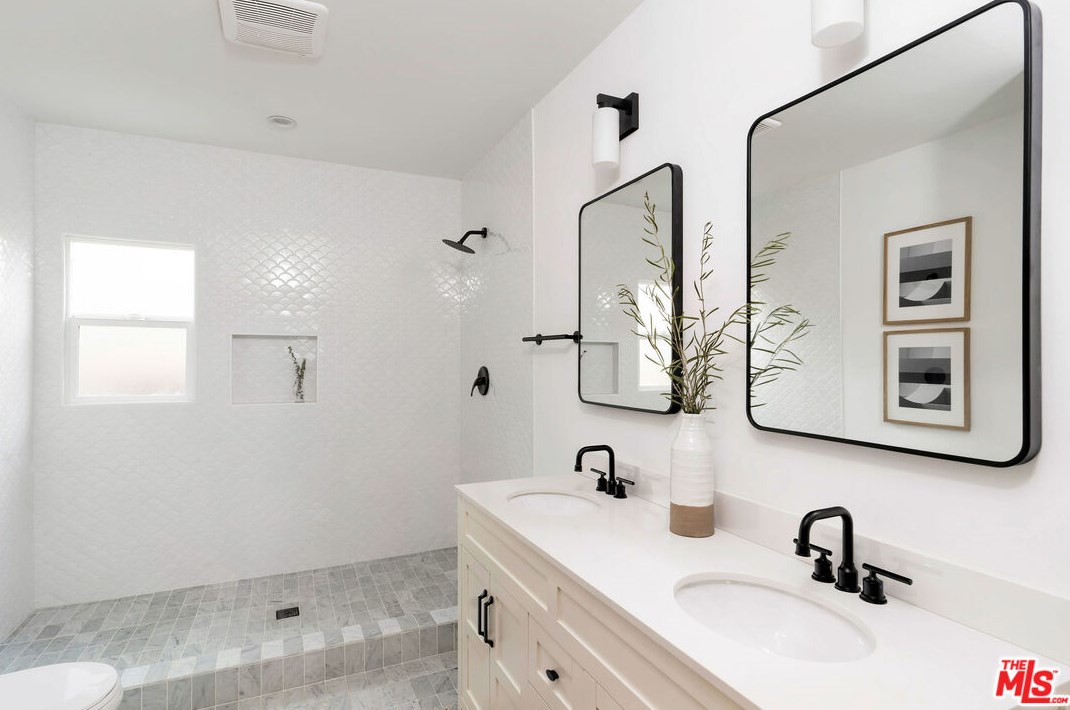 2041 Palm Grove Ave, Los Angeles CA  90016-1631 exterior