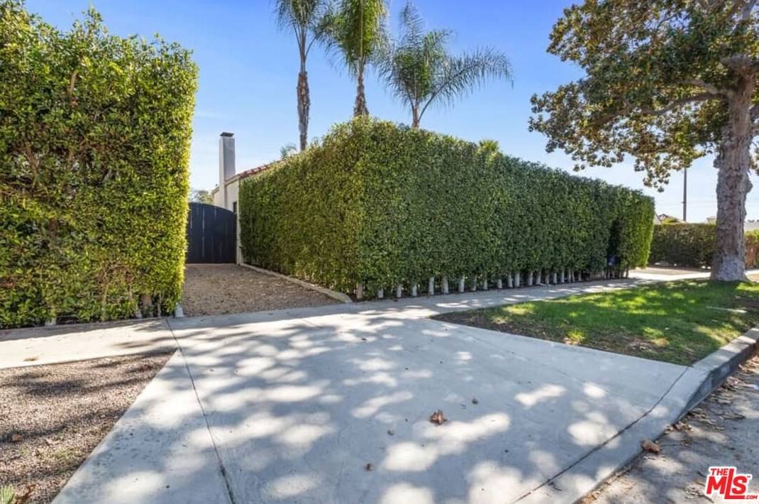 332 Orlando Ave, Los Angeles CA  90048-2516 exterior