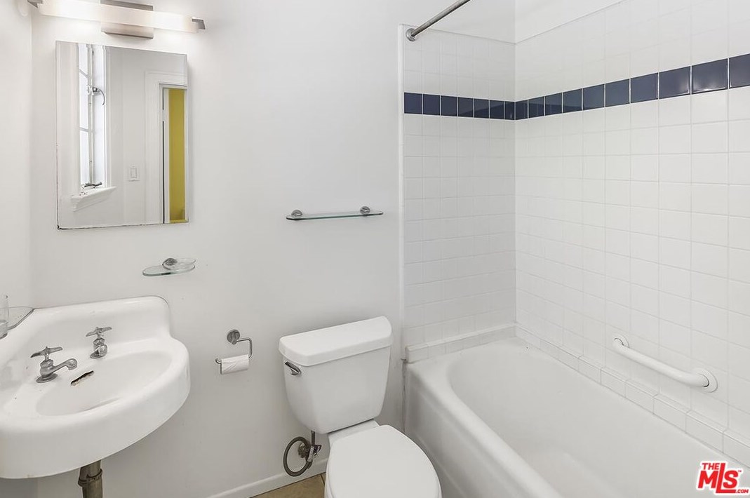 230 Chadbourne Ave, Los Angeles CA  exterior