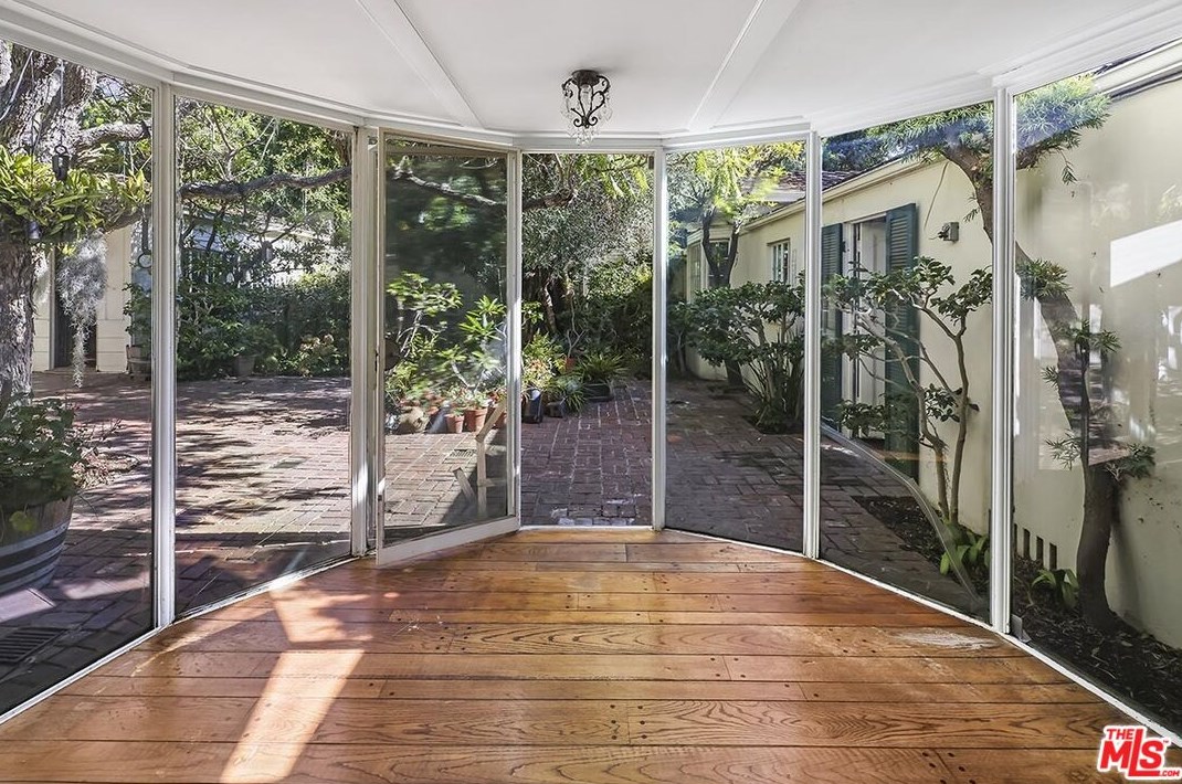 230 Chadbourne Ave, Los Angeles CA  exterior