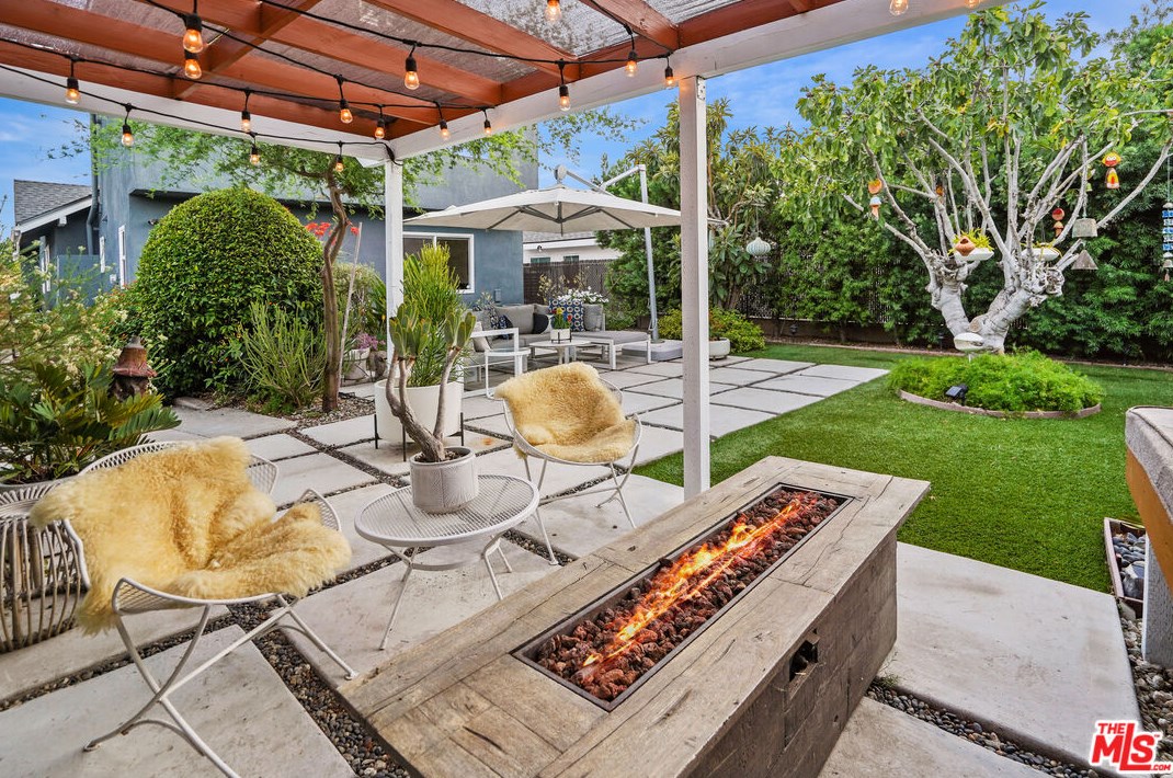 6091 Meridian St, Los Angeles CA  90042-2742 exterior